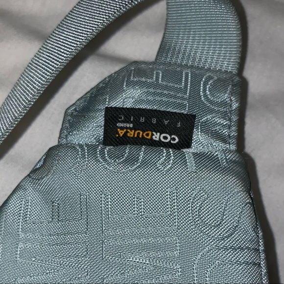 Supreme Waist Bag (Fanny Pack) - Picture 5 of 7